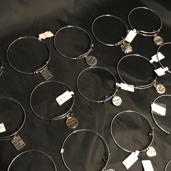 Lot of 19 Misc Charm Bracelets + 1 Dream Catcher (20 pieces total) - Picture 2 of 5